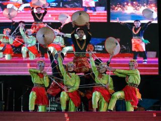 Hadiri dan Saksikan Opening Ceremony Pelangi Budaya Nusantara serta Penampilan Artis Budaya Nusantara dan Mancanegara.