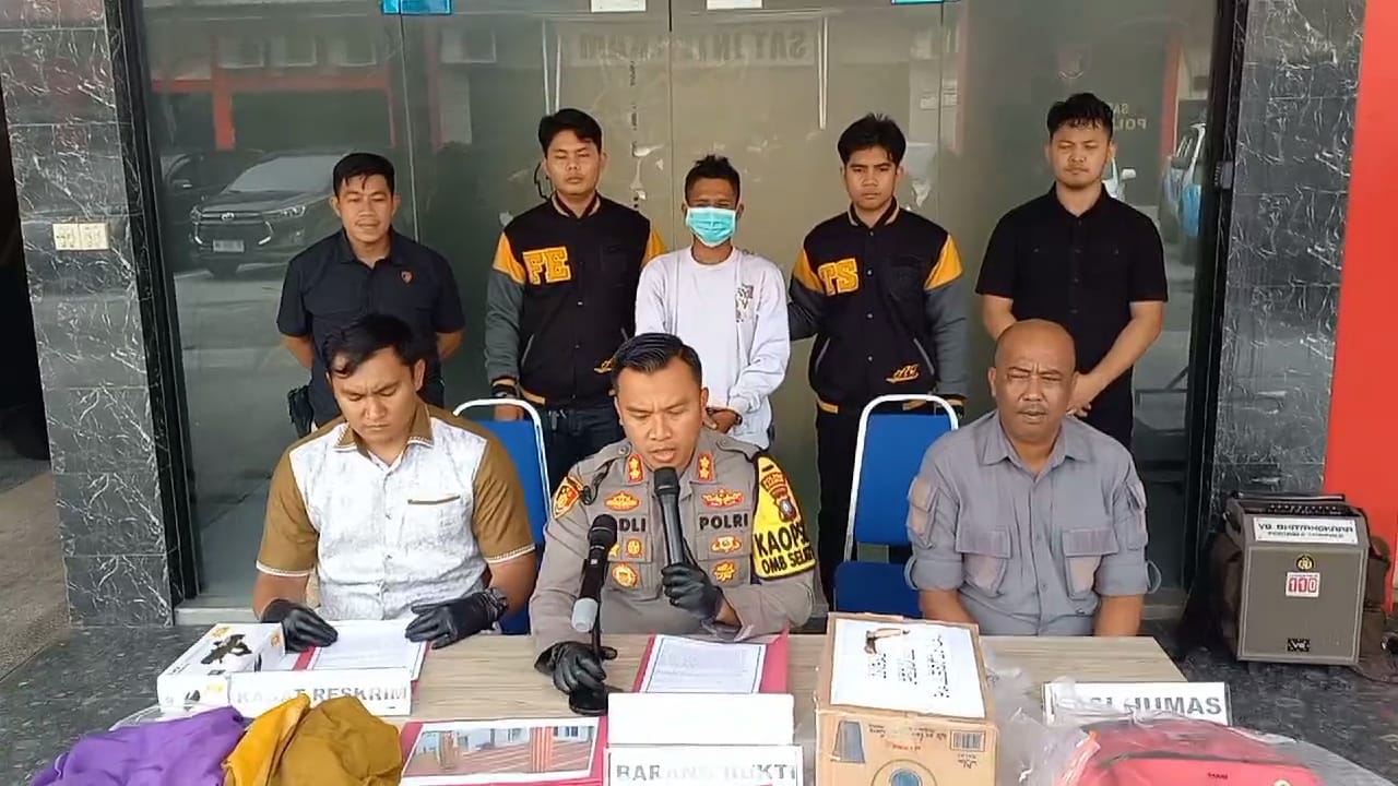Pria berinisial I (29) di Kabupaten Karimun nekad mencuri kotak infaq peduli Palestina senilai Rp200 ribu di Masjid Baitul Jamil.