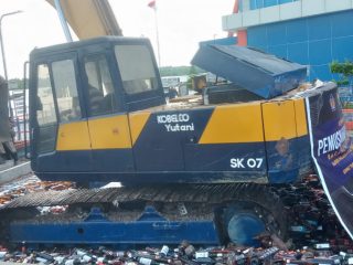 Jelang Tahun Baru, BC Kepri Musnahkan Puluhan Ribu Miras Ilegal