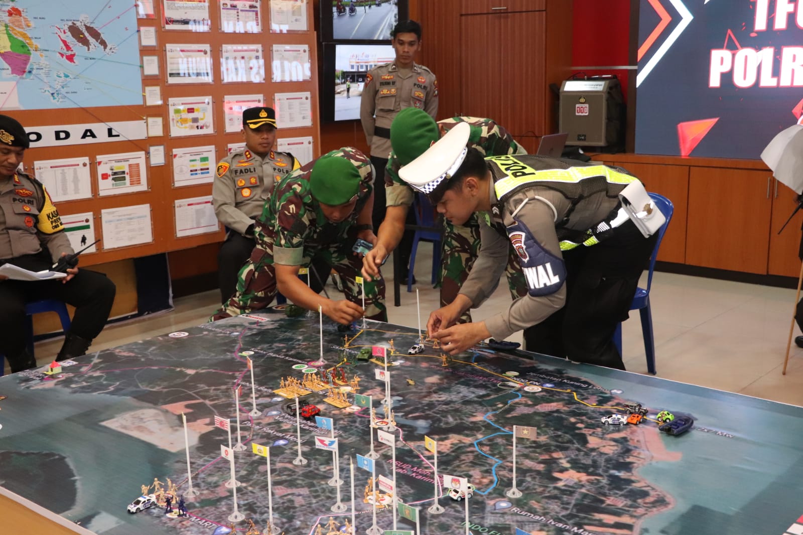 Polres Karimun gelar apel pelatihan dan pengecekan sarana serta prasarana bersama TNI dan Kompi 2 Batalyon A Pelopor Satbrimob Polda Kepri.
