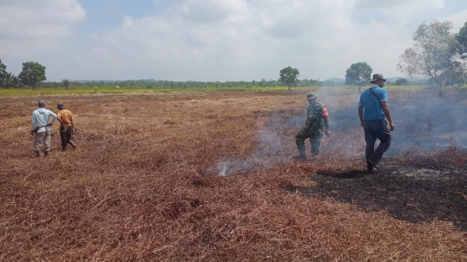 Sebagai upaya mendukung program pemerintah dalam bidang ketahanan pangan, khususnya swasembada pangan, Babinsa Kundur Utara Koramil 03/Kundur.