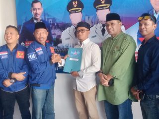 Sekda Karimun, Muhammad Firmansyah mendaftarkan diri sebagai Bakal Calon Kepala Daerah Bupati dan Wakil Bupati Karimun ke Partai Demokrat.