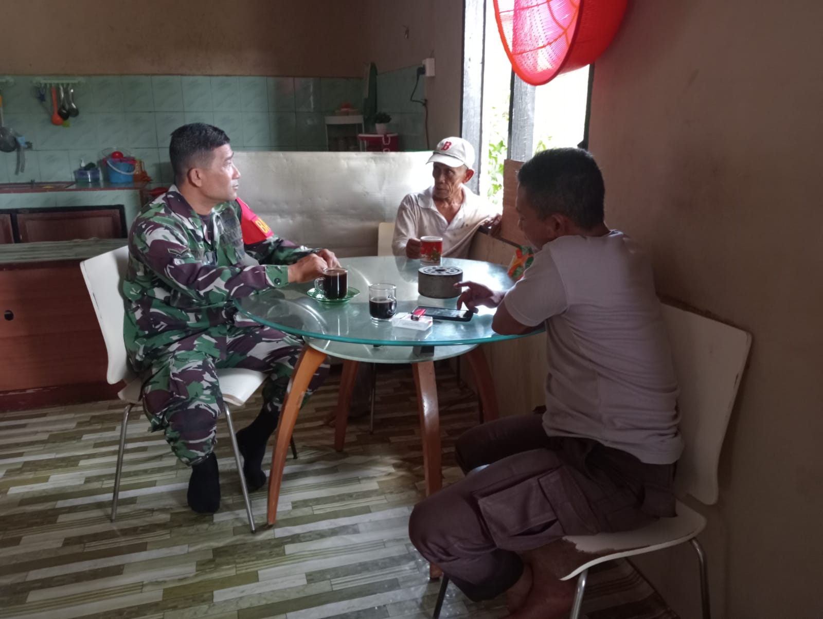 Babinsa Pongkar Komsos untuk Ciptakan Lingkungan Rukun dan Aman