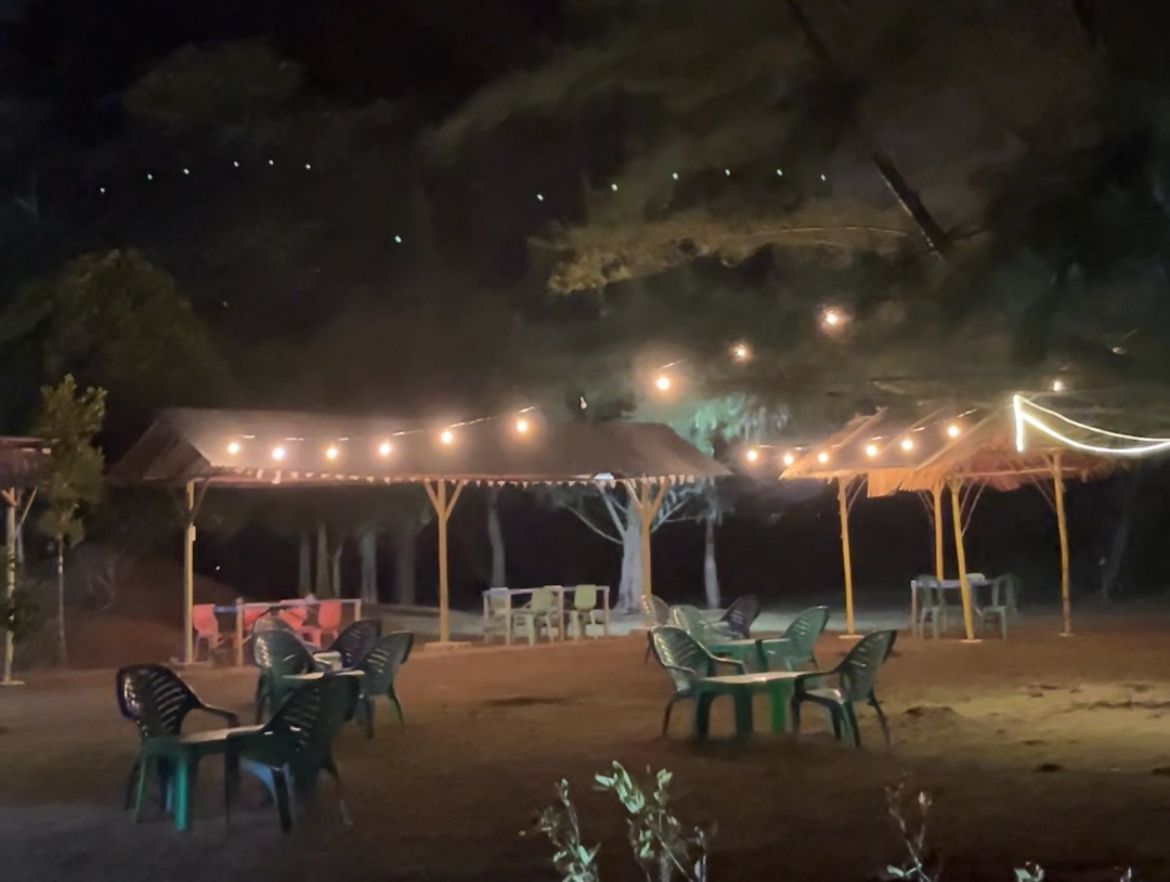 Untuk anda yang berada di Kabupaten Karimun, Provinsi Kepri dan bingung mencari tempat santai dan nyaman, Cafe Pondok Sejati solusinya.