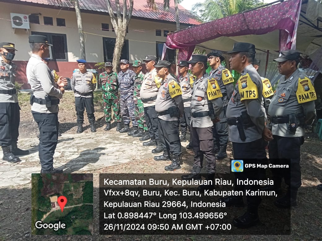 Babinsa Kecamatan Buru, Serka Dedi Arianto, mengikuti apel gabungan dalam rangka pelepasan pendistribusian logistik Pilkada 2024..