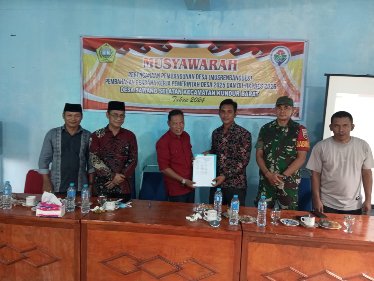 Kopda Firdaus menghadiri kegiatan Musrenbang tahun 2025 di Kantor Desa Sawang Selatan, Kecamatan Kundur Barat.