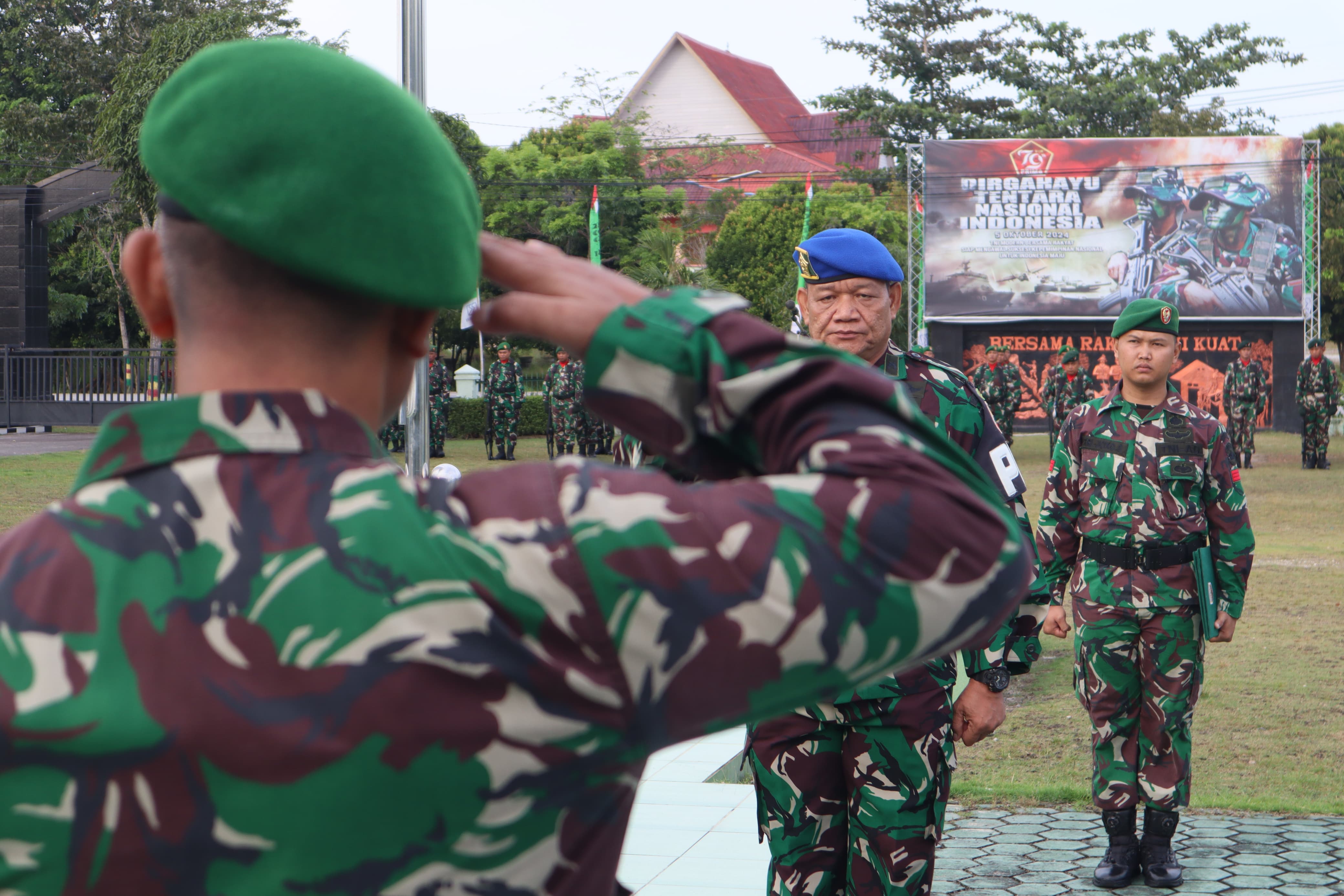 Dansubdenpom I/6-2 TBK, Kapten Cpm Maihendri bacakan amanat Pangdam I/BB, Mayjen TNI Rio Firdianto saat menjadi Inspektur Upacara (Irup).
