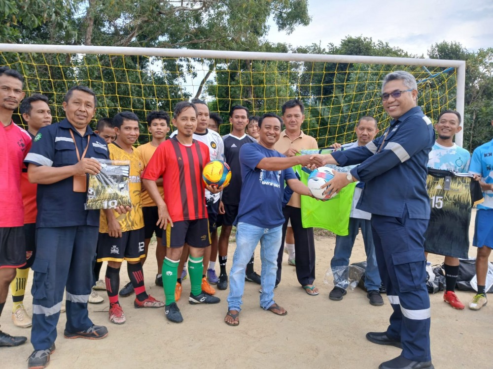 PT Timah Beri Bantuan Sarana Olahraga ke Tim Sepakbola ASPAJA