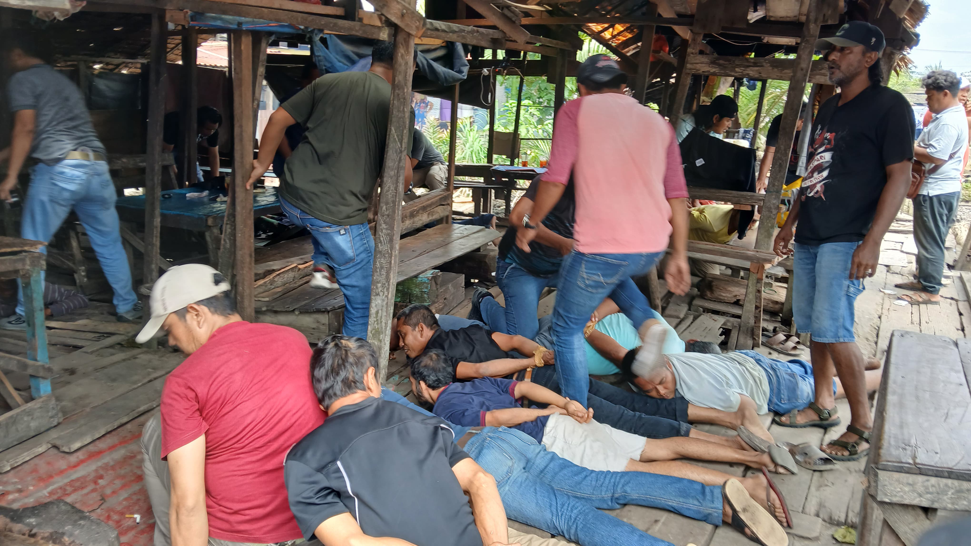 Unit Intel Kodim 0208/Asahan grebek lokasi yang diduga menjadi aktifitas transaksi narkoba, di Desa  Sei Jawi Jawi Kecamatan Sei Kepayang.
