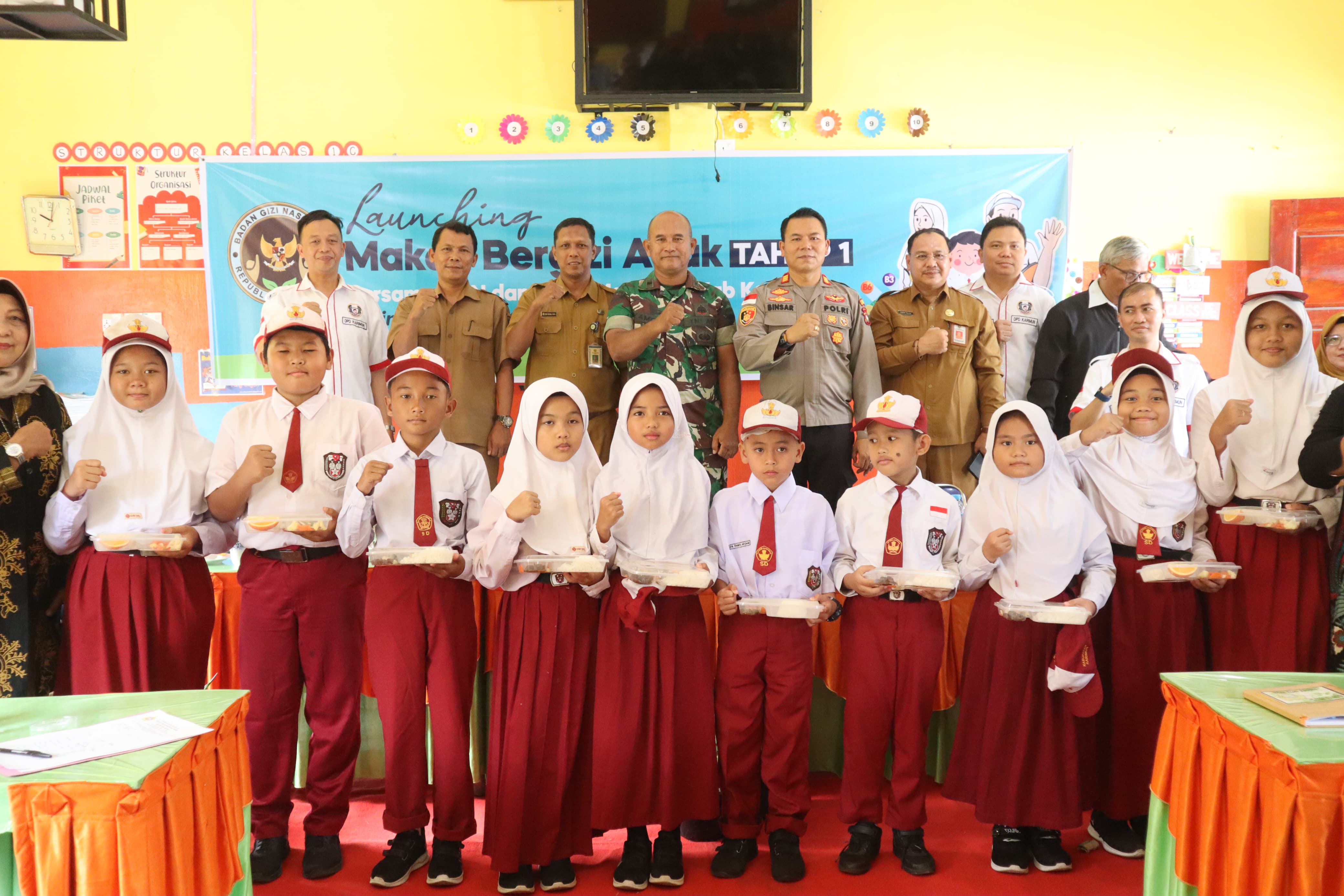Kabupaten Karimun resmi meluncurkan Program "Makan Bergizi Anak Tahap I" di SD Negeri 001 Tebing, Kecamatan Tebing.