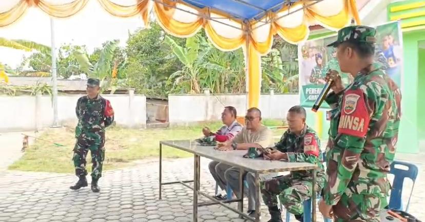 Serka Sunarko memberikan pemahaman tentang penerimaan Secata PK TNI AD Gelombang I TA 2025 di Kecamatan Kundur Utara.