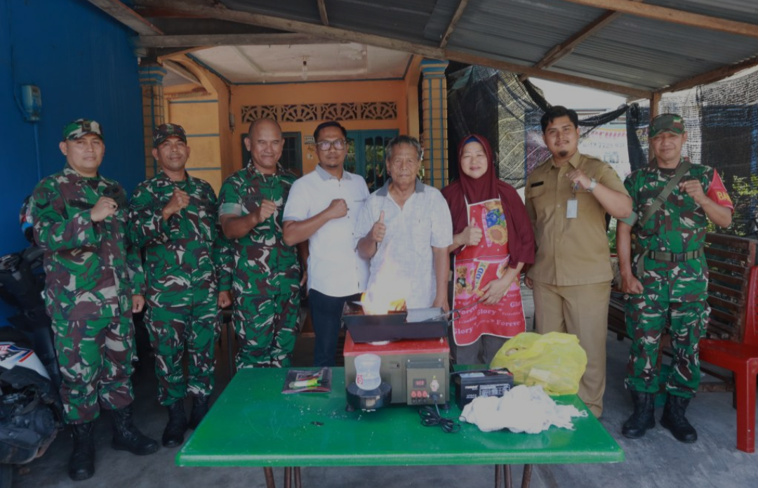 Kodim 0317/TBK salurkan bantuan Kompor Biomass Burner ke pengusaha UMKM, Kerupuk Bona dari Pangkogabwilhan.