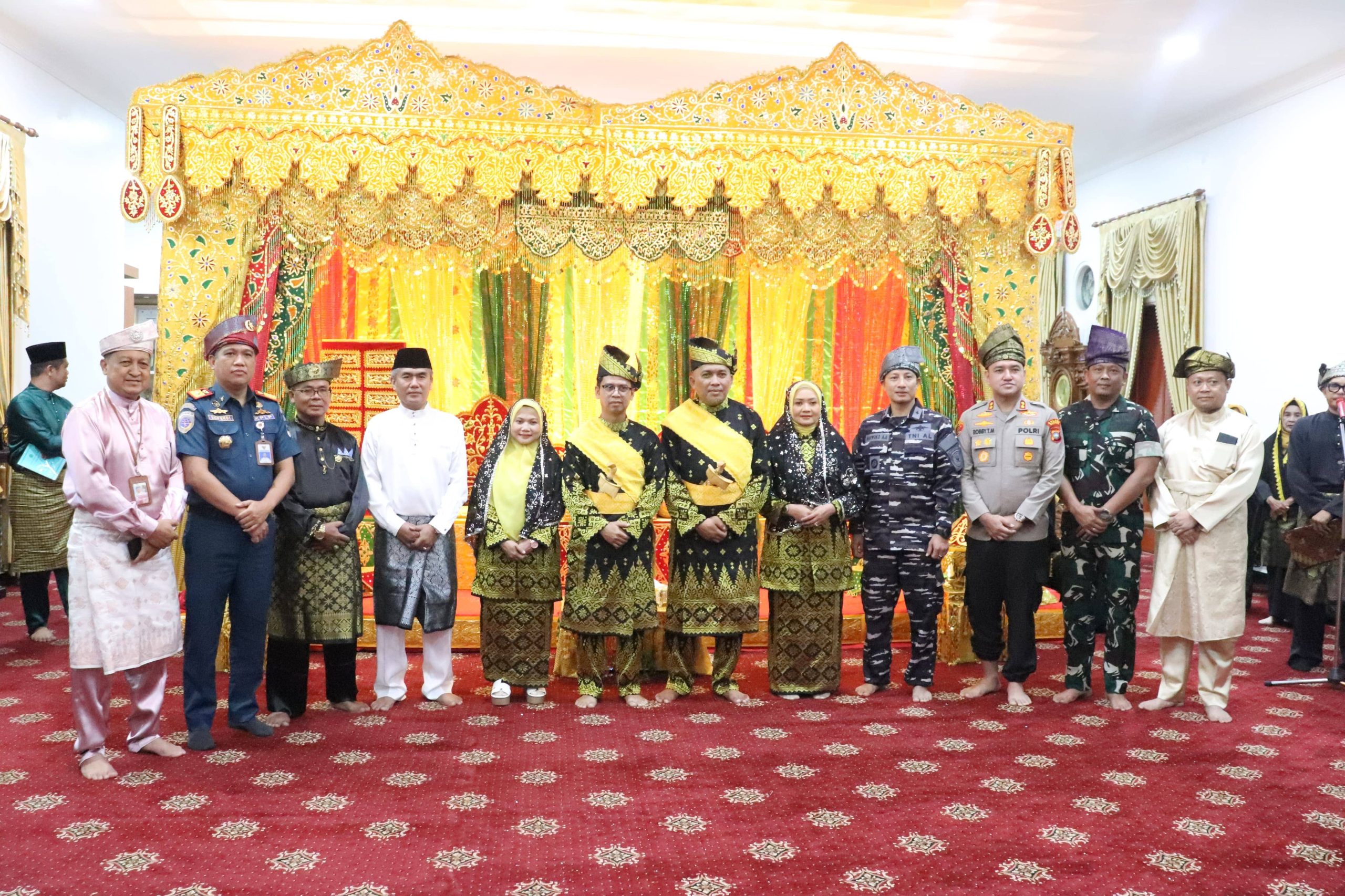 Dandim 0317/TBK Hadiri Penganugrahan Gelar Adat Kepada Bupati Dan Wakil Bupati Karimun