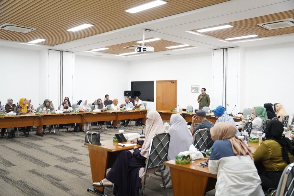 PT Timah menggelar pelatihan digital marketing bagi para puluhan pelaku UMKM untuk meningkatkan wawasan dalam memasarkan produk di toko online
