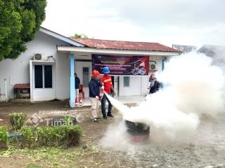 Departement HSE Area Kundur Gelar Pembinaan Pemadam Kebakaran di Klinik Prtama Bakti Timah Perayun