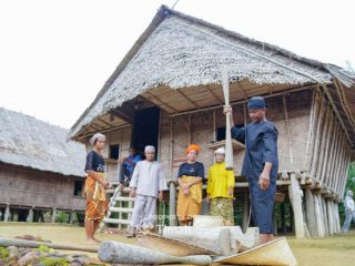 Anggota holding industri Pertambangan MIND ID, PT Timah terus berkomitmen membangun kemandirian warga dalam berbagai sektor.