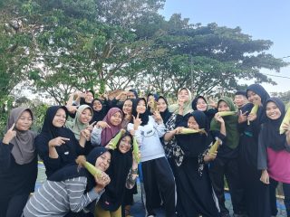 Siswa Pemali Boarding School PT Timah Panen Jagung