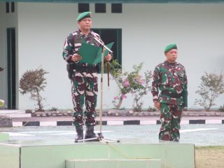 Dandim 0317/TBK Pimpin Upacara Bendera Satuan
