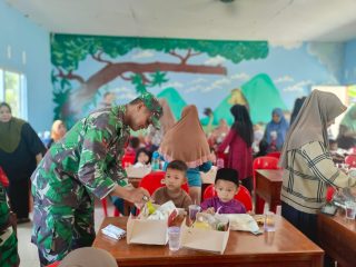 Koramil 03/Kundur Gelar Makan Bergizi di PAUD AZ-ZAHRA dalam Rangka HUT Kodam I/BB ke-75