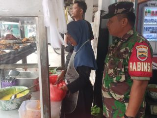 SERDA BENNY TINGKATKAN MOTIVASI PEDAGANG MELALUI KOMSOS DI KELURAHAN MORO TIMUR