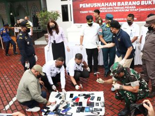 Dandim 0317/TBK Hadiri Pemusnahan Barang Rampasan Tindak Pidana di Kejari Karimun
