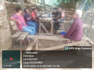 Babinsa Koramil 01/Balai Jalin Komsos dengan Warga Pulau Setunak, Wujudkan Kekompakan di Wilayah Binaan