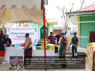 Babinsa Kelurahan Teluk Air Dampingi Gerakan Pangan Murah di Pasar Puan Maimun