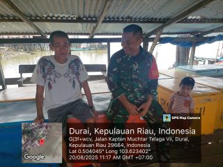 Babinsa Koramil 02/Moro Himbau Nelayan Jaga Keselamatan di Laut