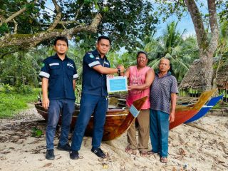 Tingkatkan Produktivitas Hasil Tangkapan Nelayan, PT Timah Serahkan Bantuan untuk Kelompok Samudera Pesisir di Kundur