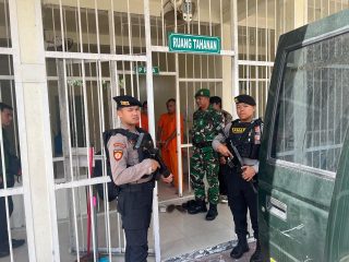 Pengamanan Ekstra: Kejari Karimun Dapat Penjagaan TNI Selama 1 x 24 Jam setiap hari