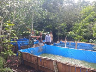 Babinsa Desa Sebele Berikan Motivasi kepada Warga yang Kembangkan Peternakan Ikan Air Tawar