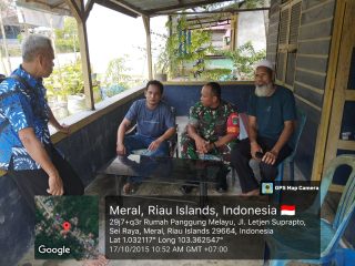 Babinsa Koramil 01/Balai Laksanakan Komsos Bersama Pengusaha UMKM Toko Roti Lingga di Kelurahan Parit Benut