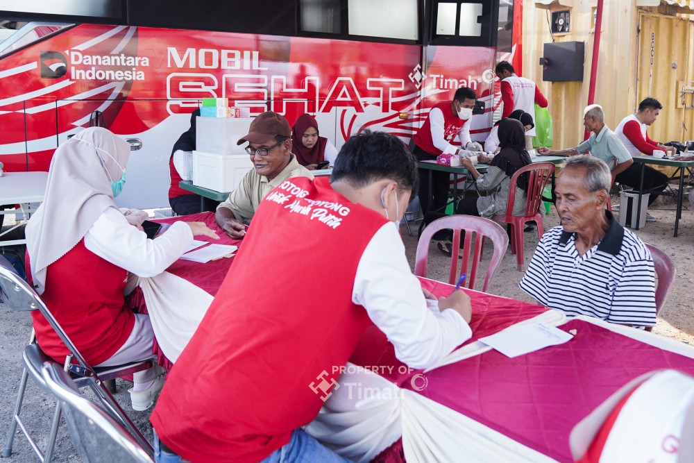 Program Mobil Sehat PT Timah Tbk melayani kesehatan warga.