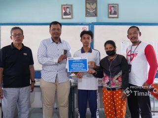 PT TIMAH Tbk Berikan Beasiswa Pendidikan untuk Pelajar SMA di Pangkalpinang.