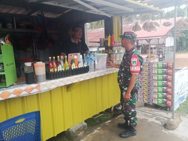 Babinsa Koramil 04/Tebing Himbau Warga Jaga Kebersihan Lingkungan