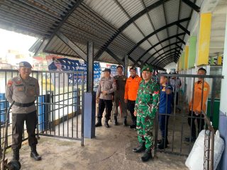 Babinsa Koramil 01/Balai Laksanakan Pengamanan Nataru di Pelabuhan Sri Tanjung Gelam