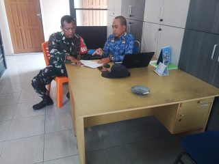 Babinsa Koramil 04/Tebing Jalin Silaturahmi dengan Aparatur Kelurahan Tebing