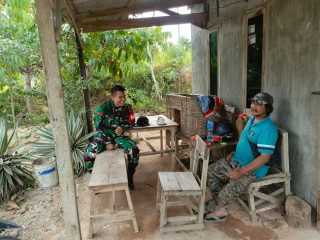 Babinsa Gading Sari Laksanakan Komsos dengan Masyarakat