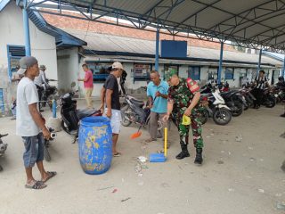 Koramil 03 Kundur Kerja Sama Laksanakan Pembersihan Pelabuhan Tanjungbatu