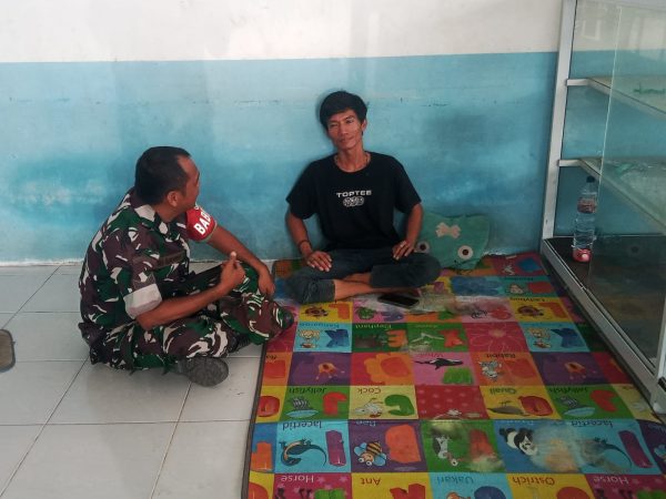 SERTU HENDRA GUNAWAN KOMSOS DENGAN WARGA RANGGA, TEBING