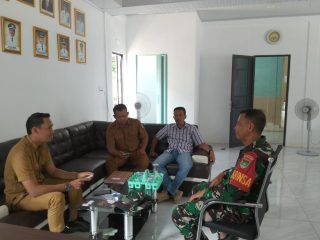 KOPTU YUDI YANTO PERERAT HUBUNGAN DENGAN STAF DESA TANJUNG HUTAN