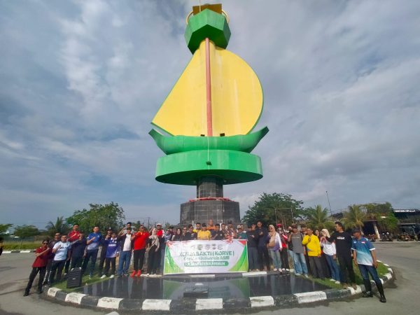 KODIM 0317/TBK PELORPORI KERJA BAKTI GERAKAN INDONESIA ASRI WUJUDKAN KARIMUN BEBAS SAMPAH