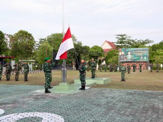 KASDIM 0317/TBK PIMPIN UPACARA 17-AN, SAMPAIKAN AMANAT PANGLIMA TNI