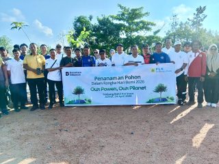 PERINGATI HARI BUMI 2026, KODIM 0317/TBK BERSAMA 100 ELEMEN MASYARAKAT GELAR AKSI ASRI DI PESISIR TELUK UMA