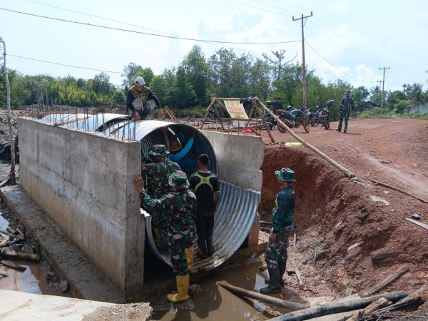 Kodim 0317/TBK Kebutan Proyek Jembatan Armco Sungai Mata Tiga