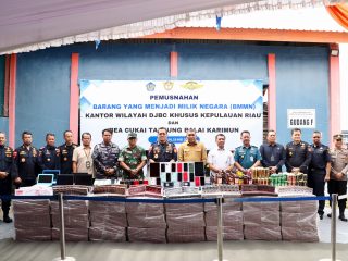 Kasdim 0317/TBK Hadiri Pemusnahan Barang Ilegal Rp10,9 Miliar