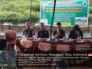 Babinsa Selat Gelam Kawal Teknologi Irigasi Tetes di Desa Parit