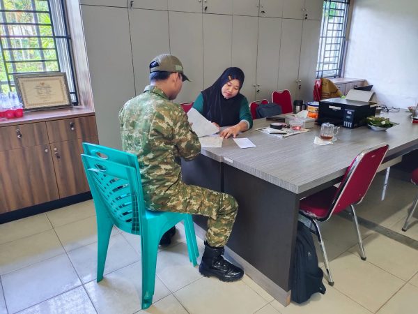 Babinsa Sungai Sebesi Data Warga, Percepat Tertib Administrasi