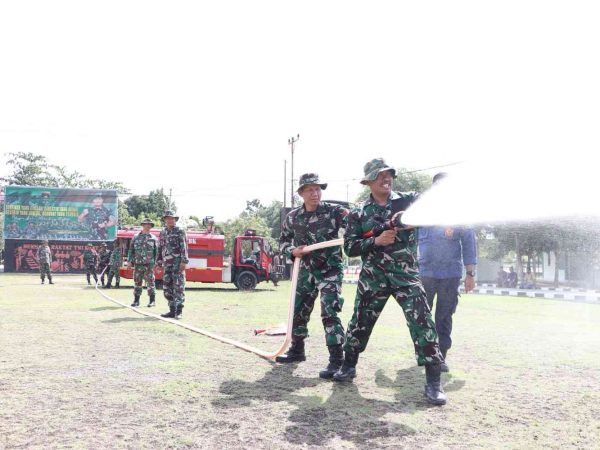 Antisipasi Kebakaran, Prajurit Kodim 0317/TBK Jalani Latihan Gabungan bersama BPBD/Damkar Kab.Karimun