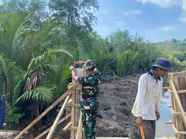 Pembangunan Jembatan Sungai Merpati Masuki Tahap Pemasangan Railing